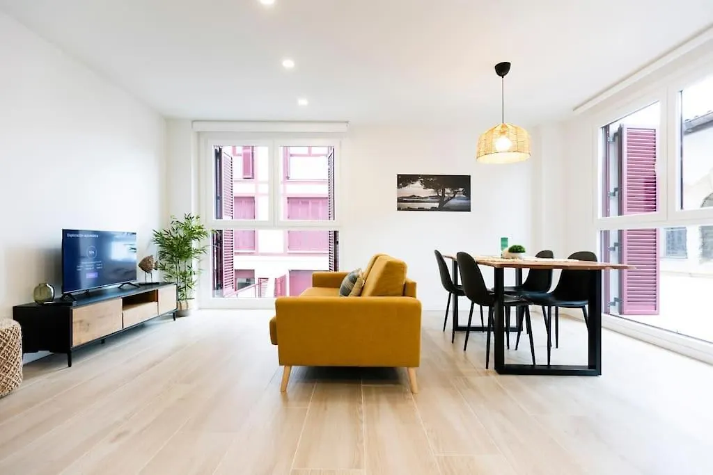 Portuko. Basquenjoy Apartment Hondarribia